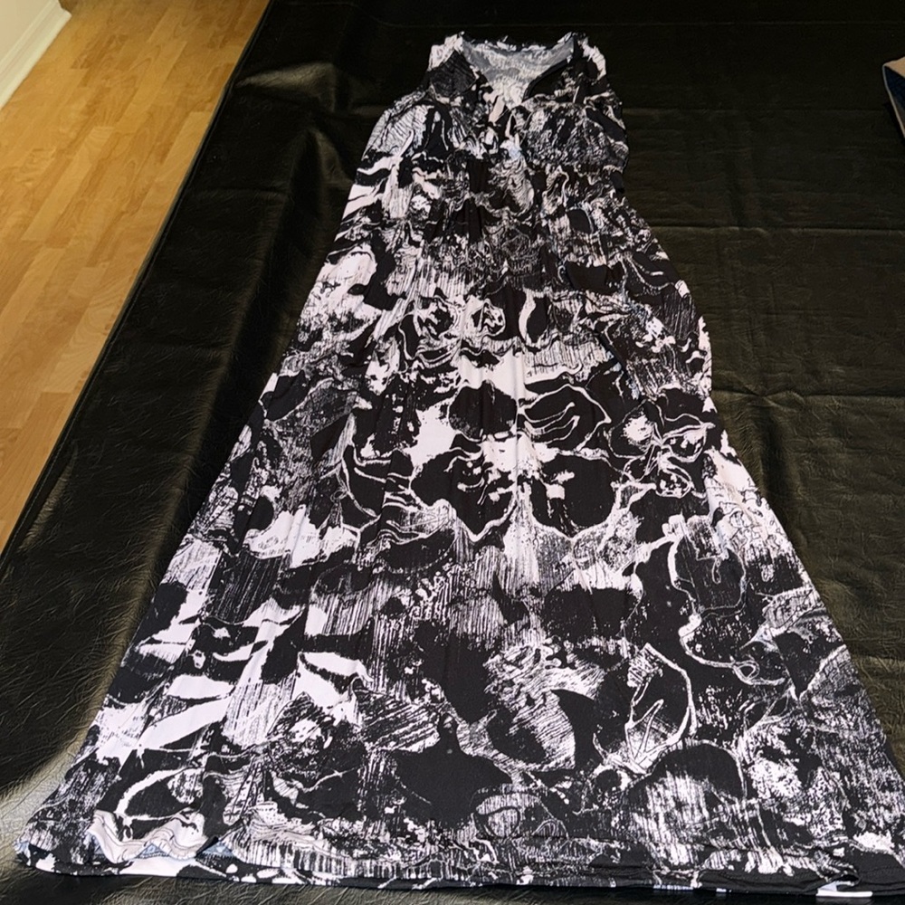 Fave’ Maxi, Beautiful Black & White Print, Size M, EUC